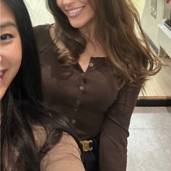 Like new brown essential crop long sleeves top​ - Picture 2 of 5